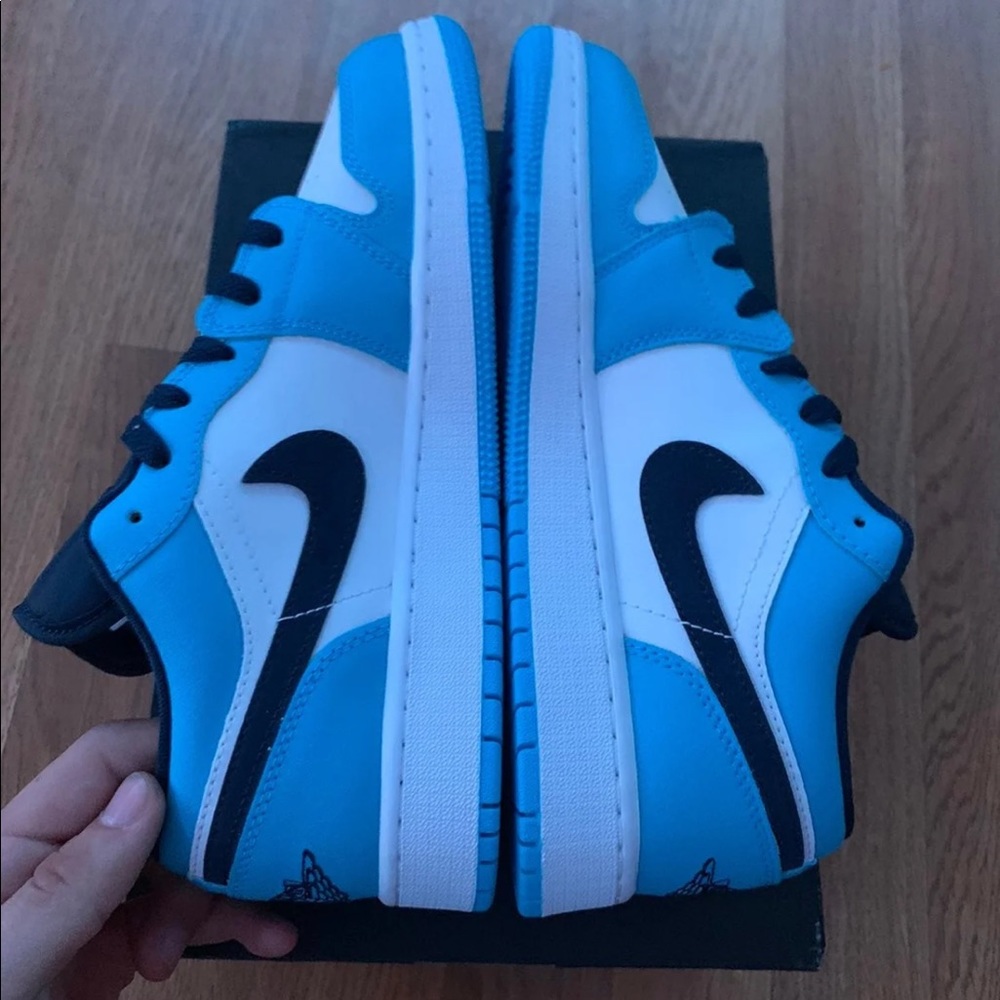 Air Jordan 1 low 6.5 Youth size 8 women